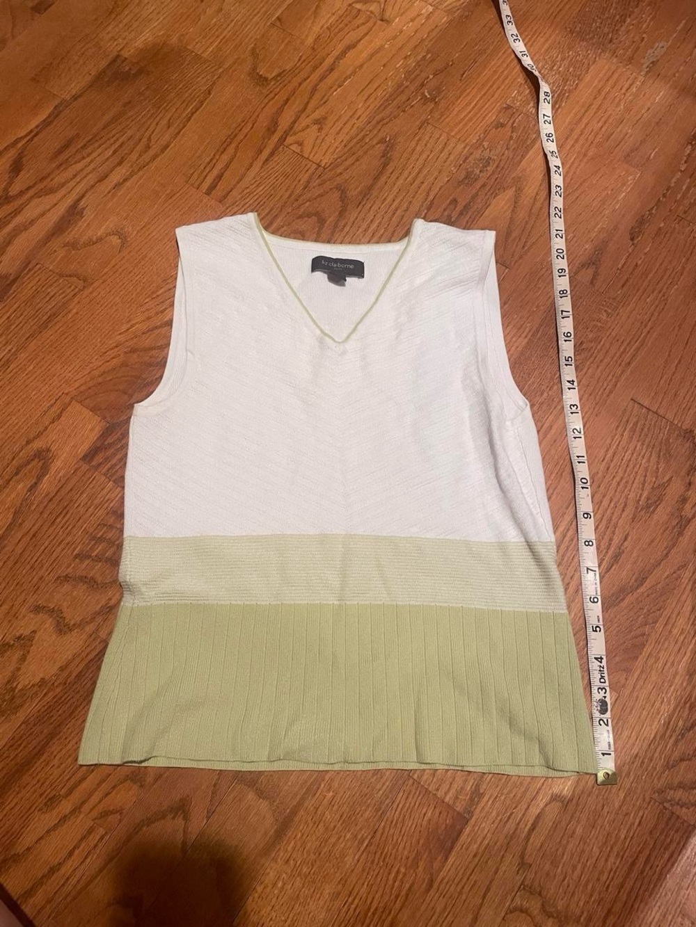Liz Claiborne White and Pale Green V-Neck Sleeveless Top